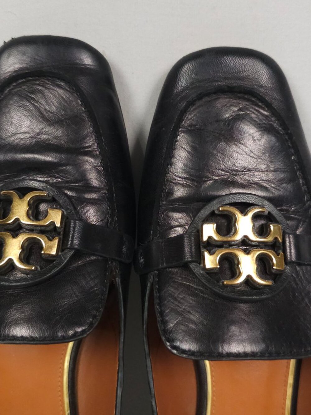 Tory Burch Loafers Women 8 Black Leather Gold Medallion Slip-On Medal Miller - Picture 9 of 15
